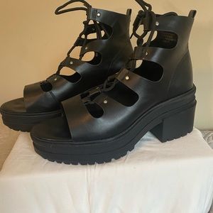 Sergio lace up mid-heels by ASOS - Size 8
